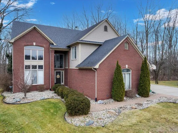 54424 Maple Creek Ct, Shelby Township, MI 48316