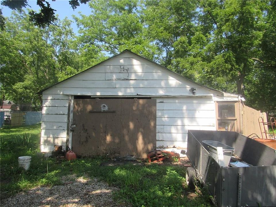 2nd image of 920 S Walnut St