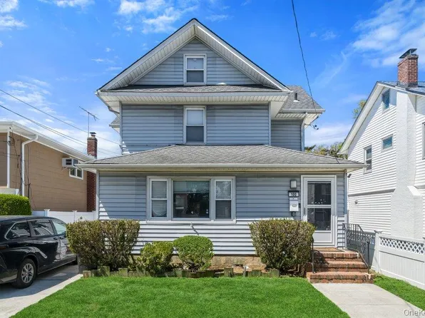 100 Spruce Street, West Hempstead, NY 11552