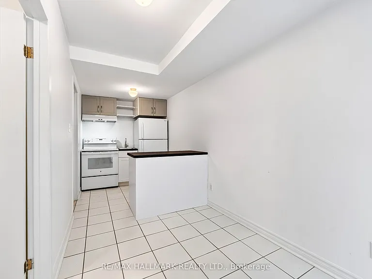 402 Kingston Rd — Photo 9