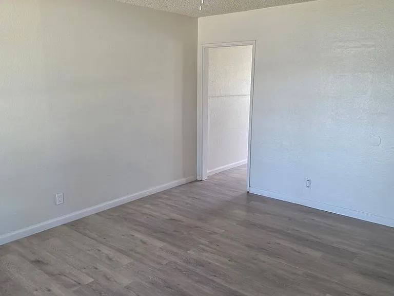 1506 W Yucca Ave — Photo 2