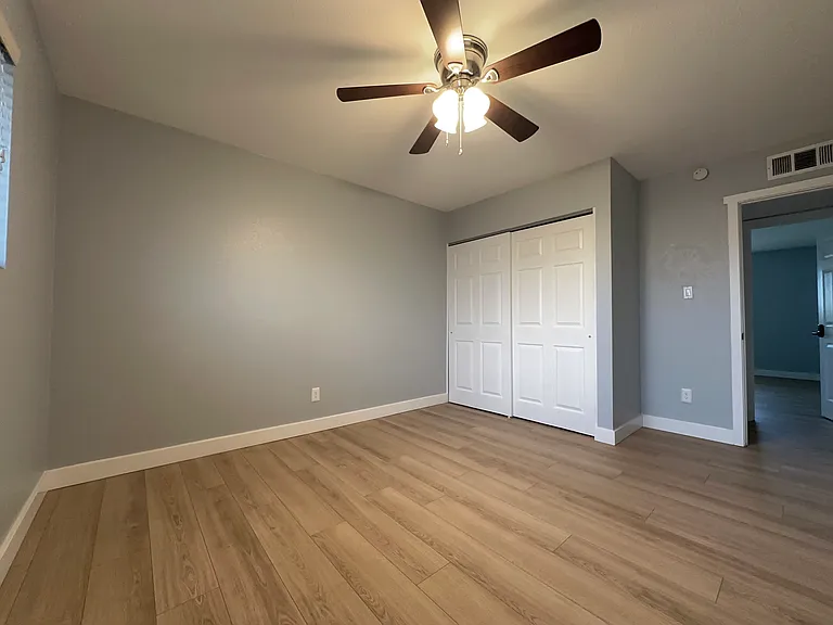 1 W Fairmont Dr — Photo 21