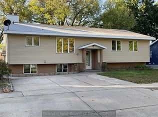 105-105 W 11th St, Wood River, NE 68883