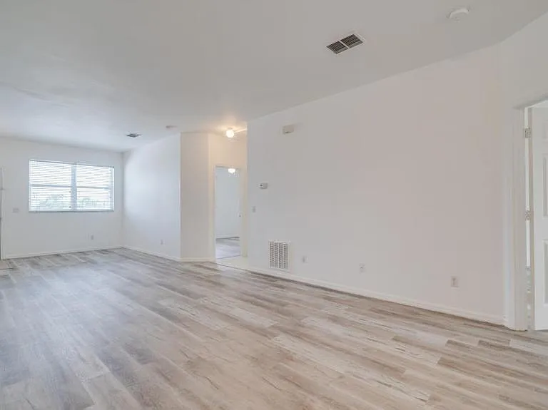 5612 Rose Garden Rd #204 — Photo 1