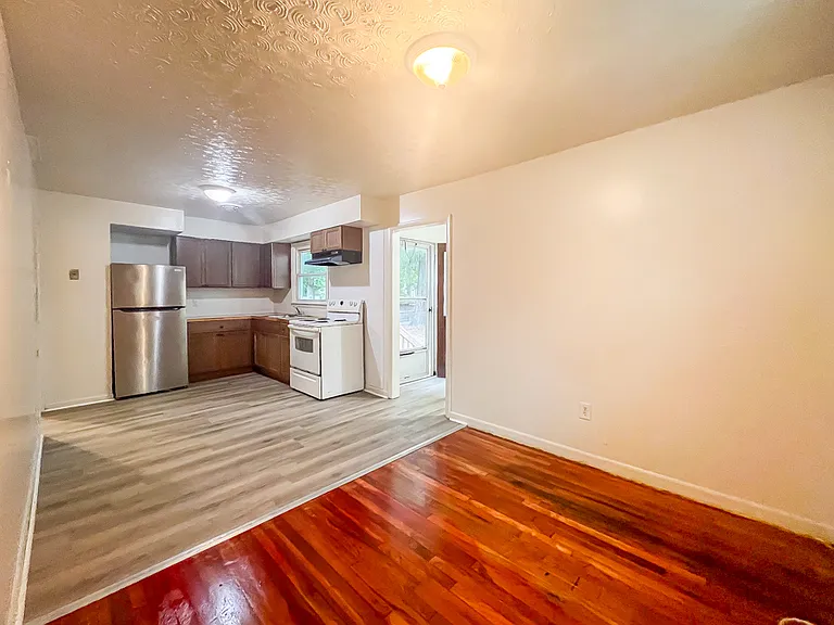 2303 Maclin Cir — Photo 2