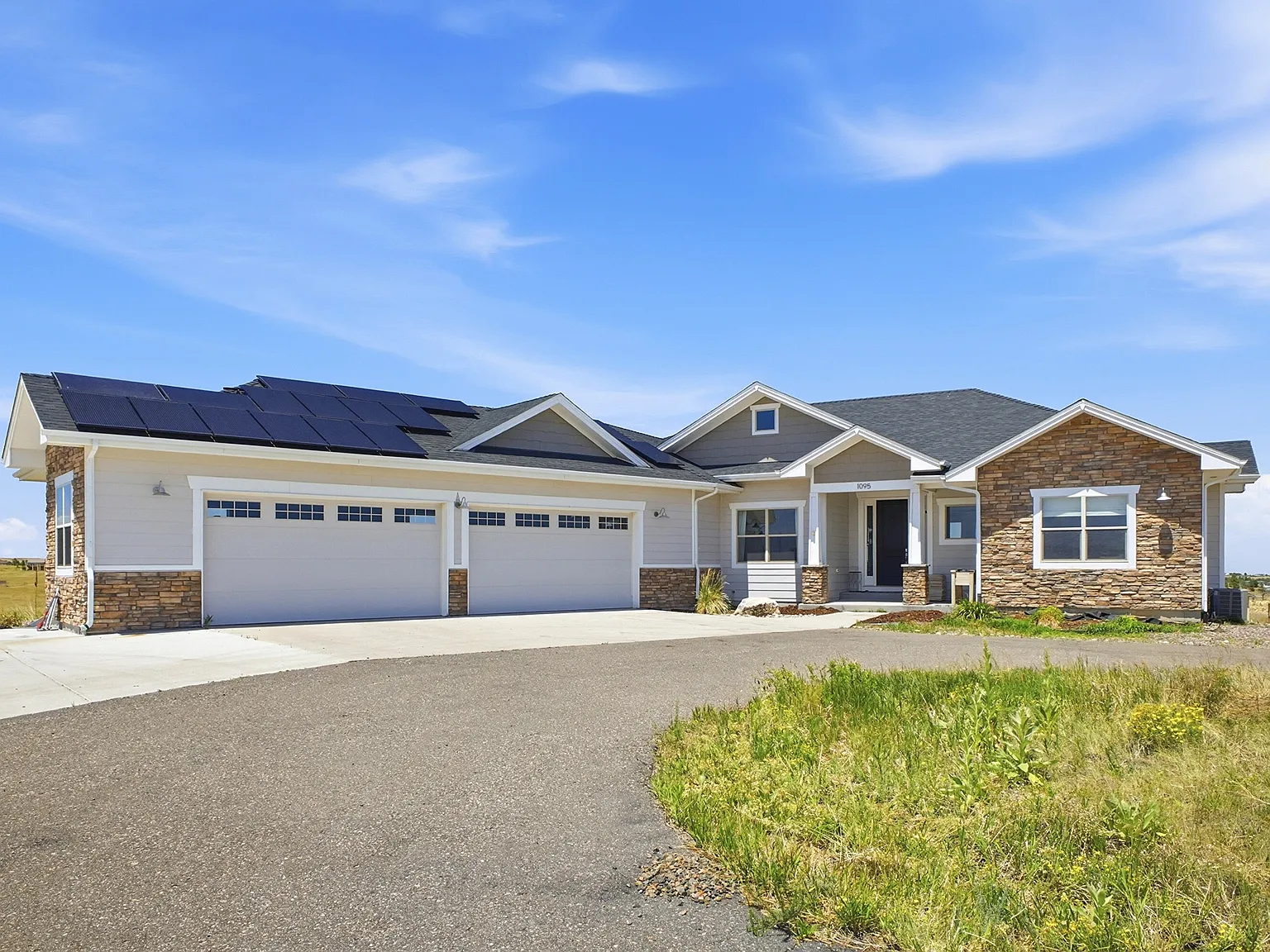 4 bed, 4406 sqft, $5,000 — Photo 1