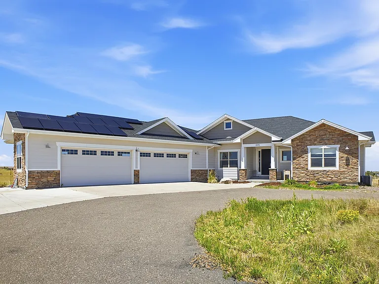 1095 Sage Rd — Photo 1
