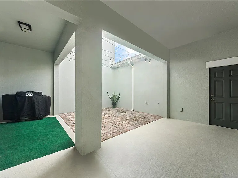 4938 Sprint Cir — Photo 2