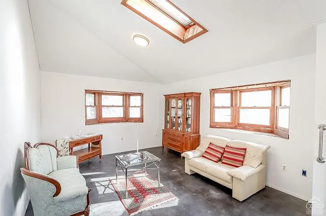 2 bed, 1300 sqft, $1,800 — Photo 2