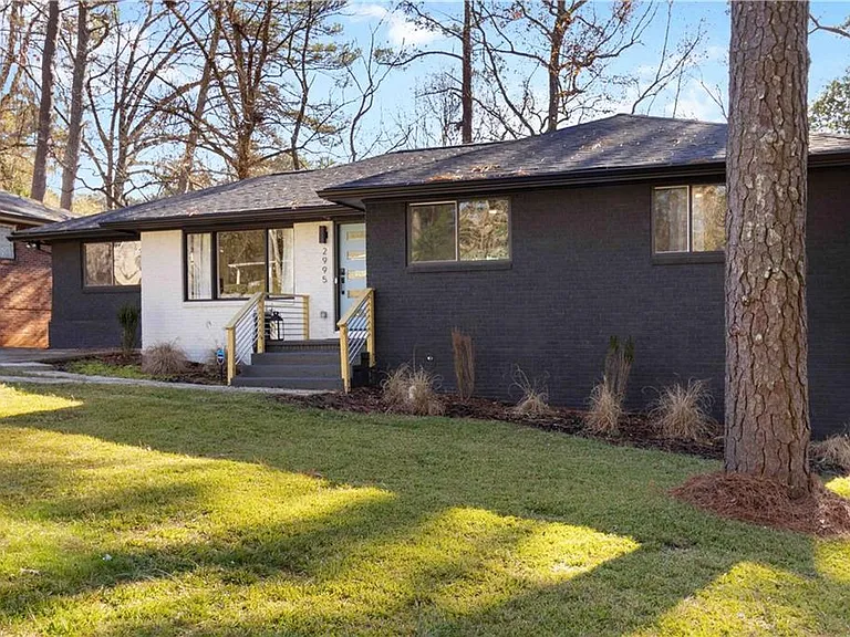 2995 Pasadena Dr — Photo 2