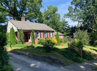 9 Enka Pine St, Biltmore Lake, NC 28715