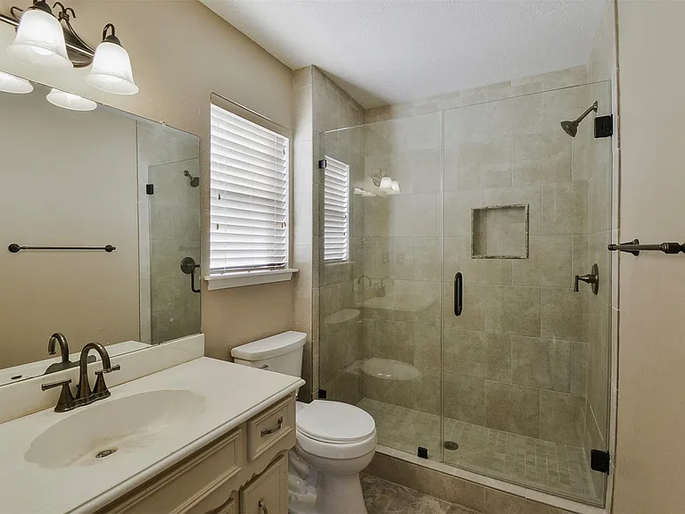 13915 Roundstone Ln — Photo 29