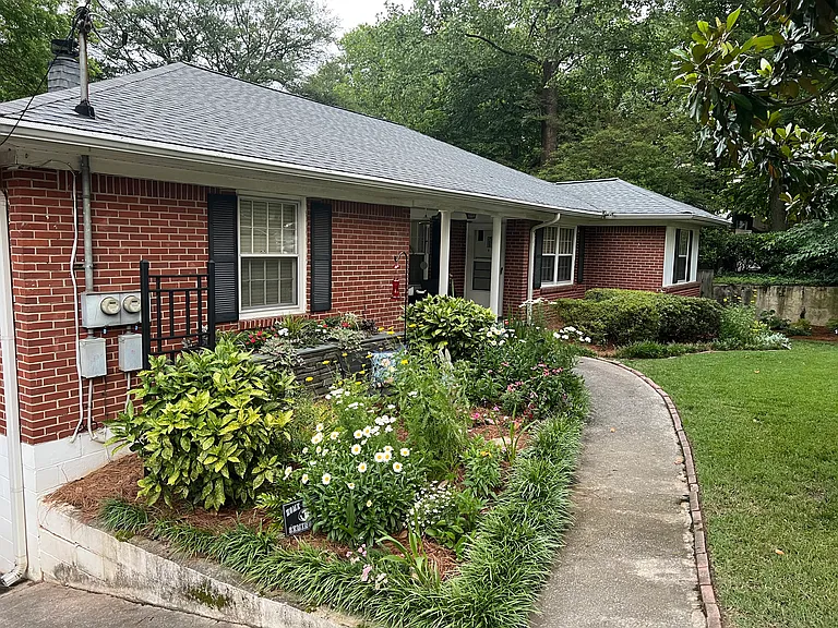 588 Wimbledon Rd NE — Photo 23