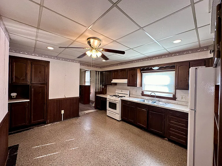 1413 Laurel Pl — Photo 4