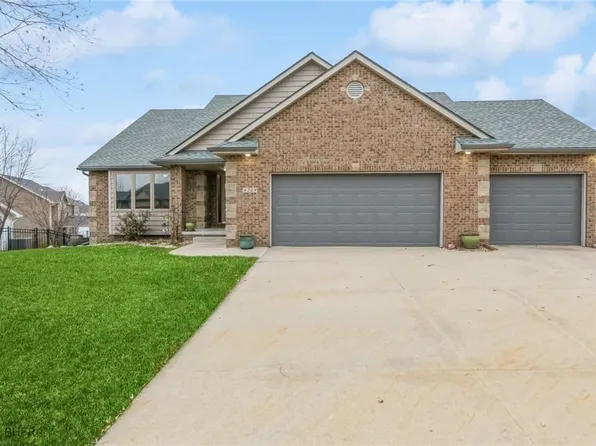 4208 159th St, Urbandale, IA 50323