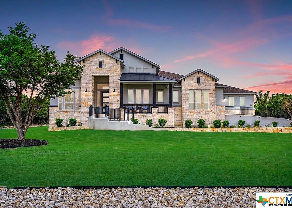 1st image of 2131 Oakwood Holw