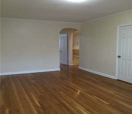 3rd image of 6724 Selfridge St