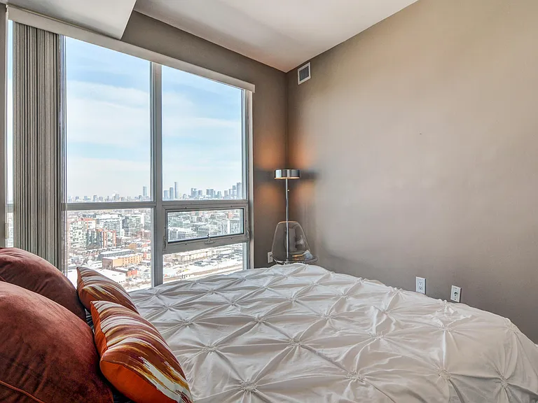 219 Fort York Blvd #LPH3702 — Photo 11