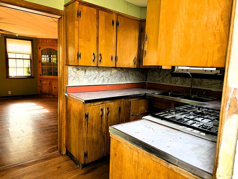 915 Perry Hwy — Photo 20