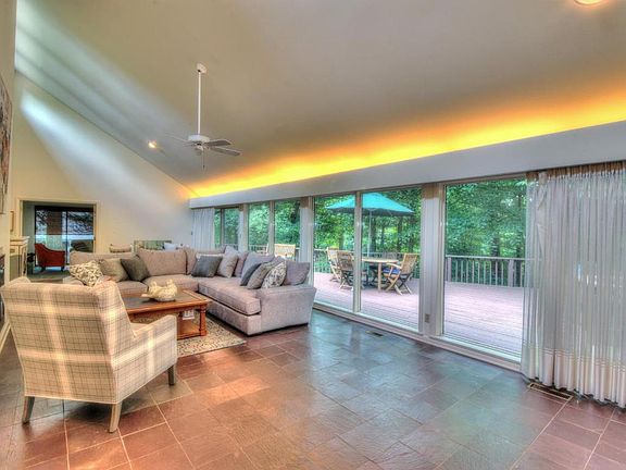 3rd image of 969 Eastward Cir