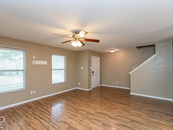 3rd image of 912 Brookstone Dr
