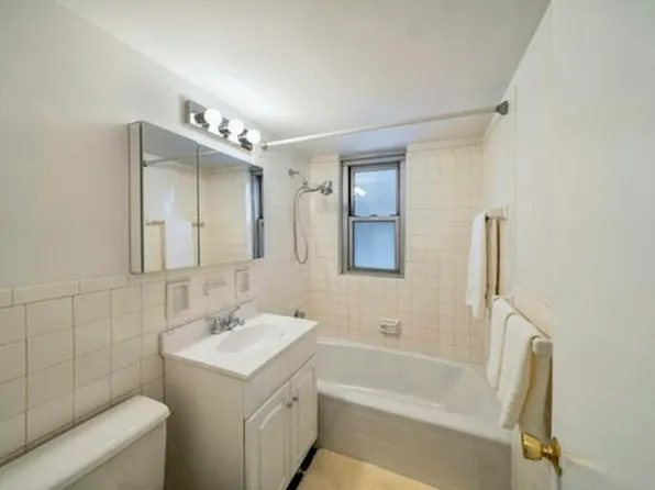 330 East 49th Street 3L image 6 of 6