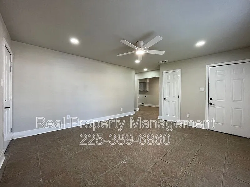 3 bed, 2.0 bath, 1300 sqft, $1,250 — Photo 3