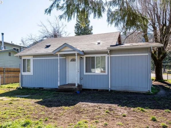 47806 Elgin Ave, Oakridge, OR 97463