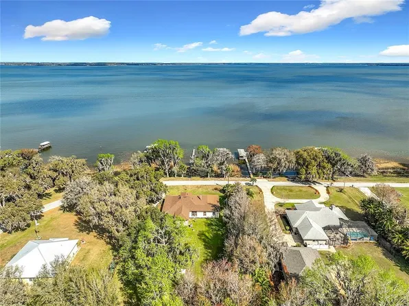 8408 Lakeshore Dr, Yalaha, FL 34797