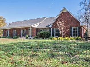 398 N Hummingbird Ln, Dickson, TN 37055