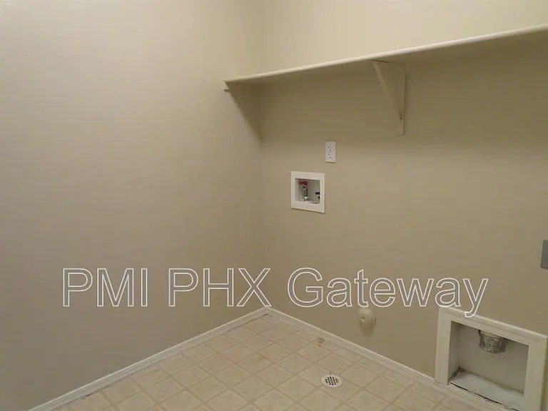 1139 E Lowell Ct — Photo 9