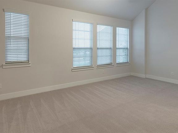 5th image of 2436 Klamath Dr