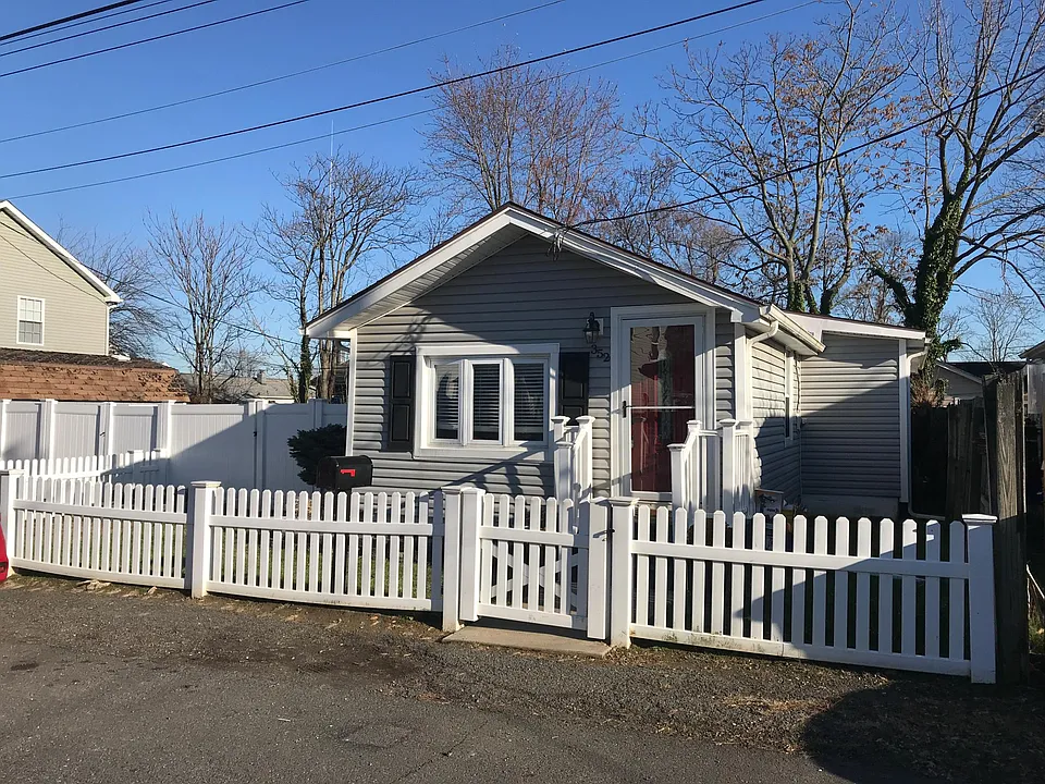 352 Monroe Ave