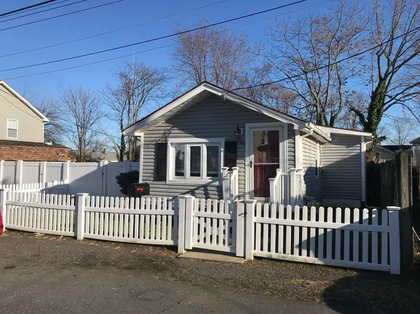352 Monroe Ave, Laurence Harbor, NJ 08879