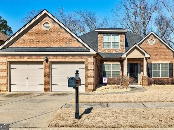 7983 Heathmore Dr, Fairburn, GA 30213