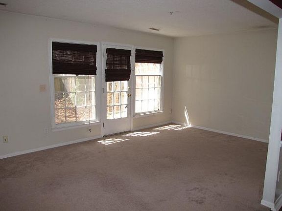 4th image of 3309 B Regents Park Ln