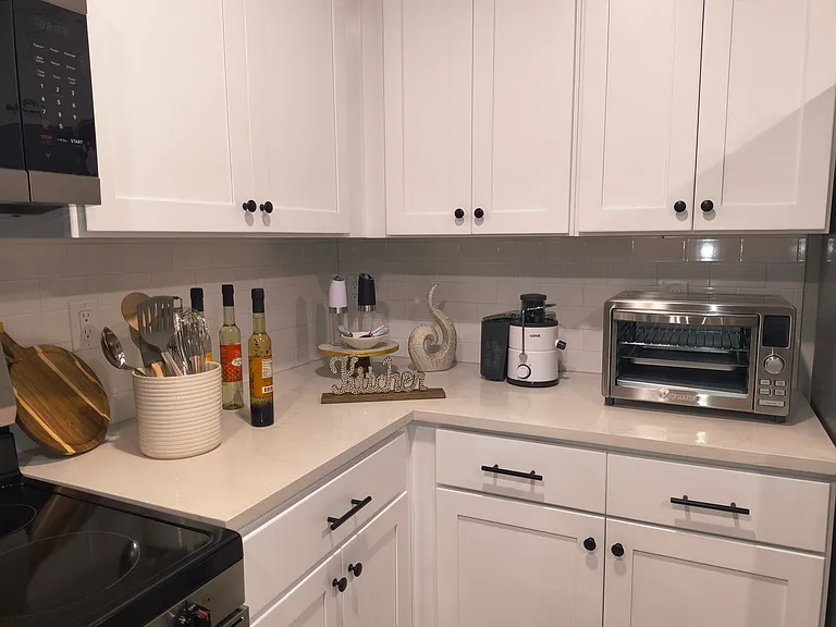 8 Unique Ct — Photo 10