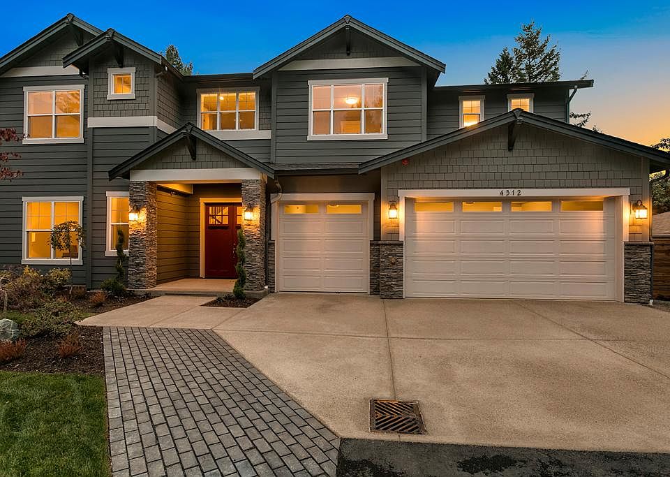 Toulon Front Exterior