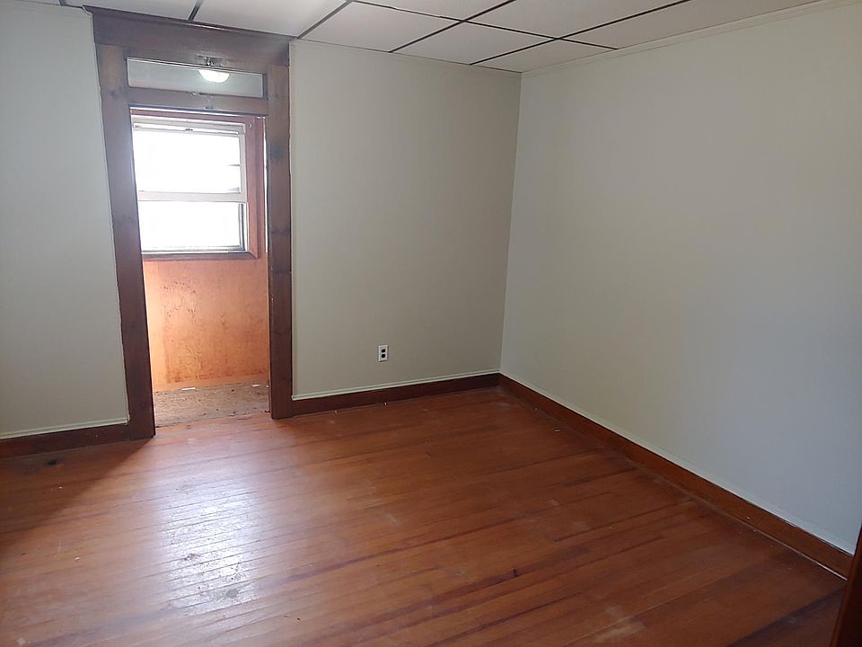 2nd image of 152 Linden St