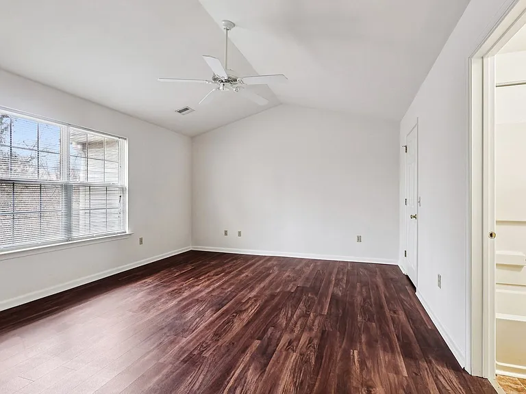 Autumn Park Apartments — Photo 24