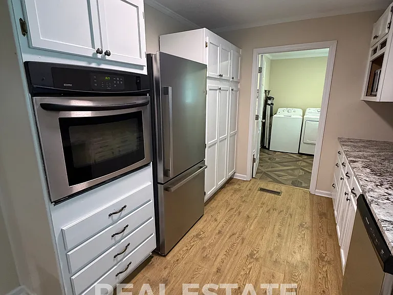 4580 Rainbow Dr — Photo 5