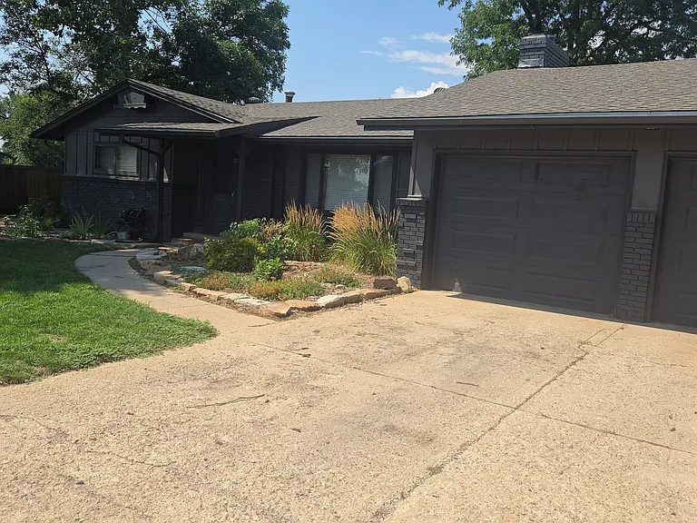 3713 Lynda Ln — Photo 1