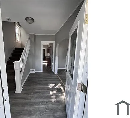 4 bed, $1,500 — Photo 2