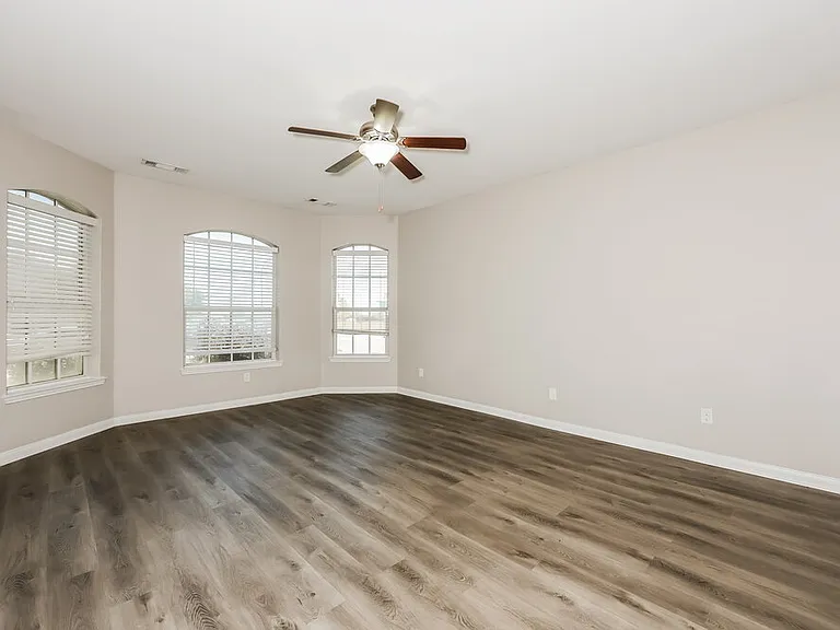 4268 Tower Ln — Photo 10