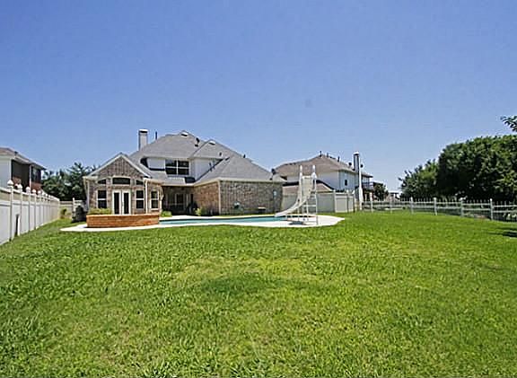3rd image of 5956 Sandhill Cir