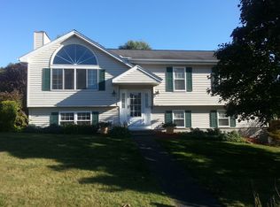 8 Ledgewood Ln, Worcester, MA 01609