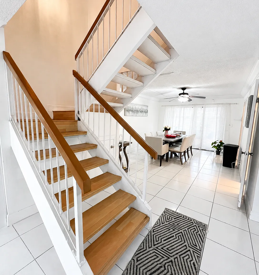 4 bed, 2100 sqft, $3,749 — Photo 3