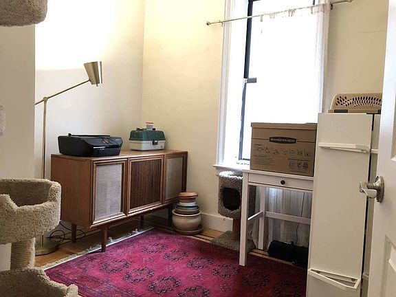 4th image of 250 Hawthorne St APT 2J