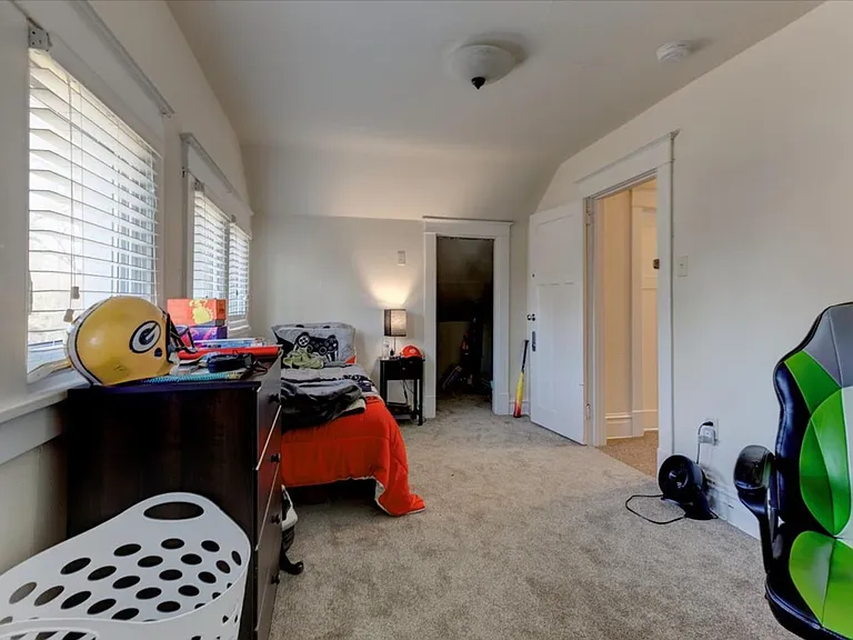 2115 3rd St E — Photo 15