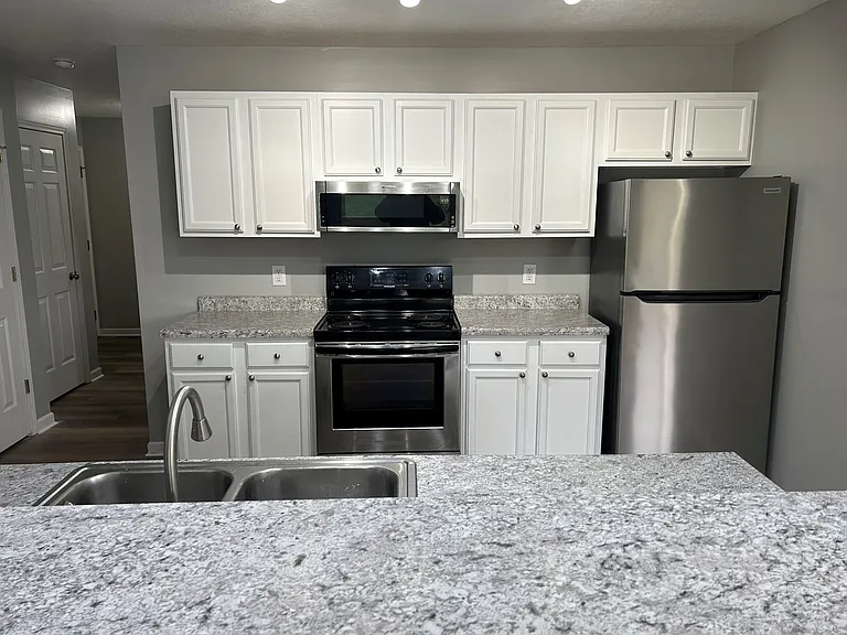 The Lakes Apartments — Photo 20